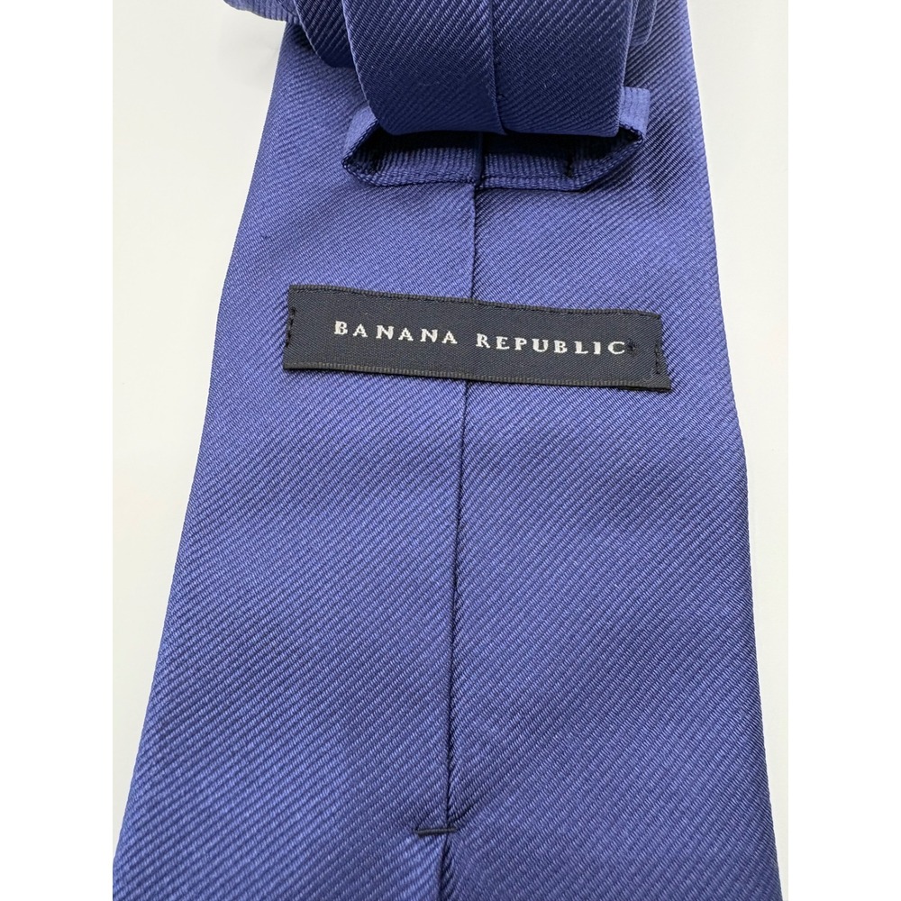 Banana Republic Mens Navy Blue Silk Ribbed Texture Necktie Made in Turkey